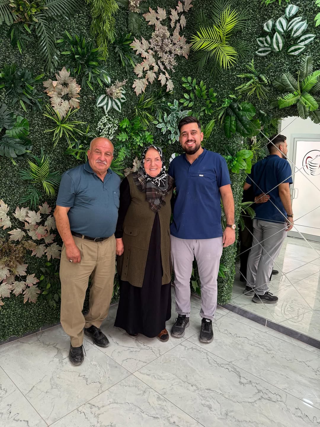 Sandıklı'da İmplant Tedaviyle Yeni Gülüşe Kavuşan Hastamız