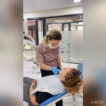 Dişhekimi Ülfet İnci Kızıldeniz, Gülümsemenin Önemi Vurguladı